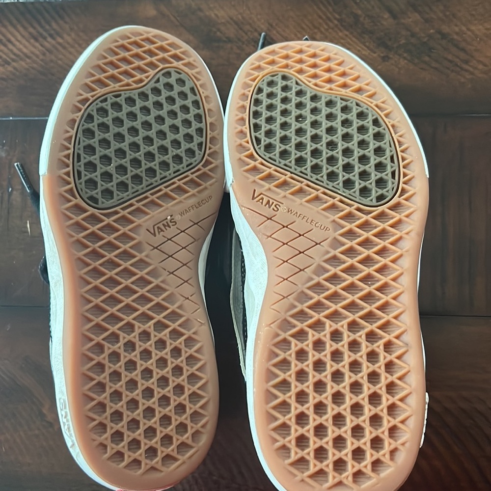 Vans Skateboarding Shoe - Picture 7 of 9